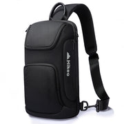 Mochila crossbody HIKEO negra con bolsillos frontales, asa superior y correa acolchada