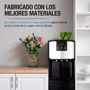 Dispensador de agua Casa Litus instalado en cocina, con frente de acero inoxidable