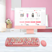Kit de teclado y mouse rosa en escritorio de oficina