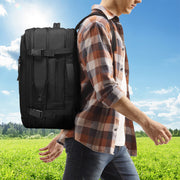 Mochila Expandible de 40 L para Laptop de 18 Pulgadas — producto en contexto