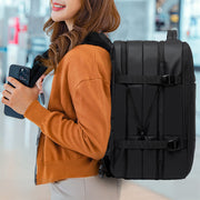 Mochila Expandible de 22 a 35 L para Laptop de 18 Pulgadas — producto en contexto