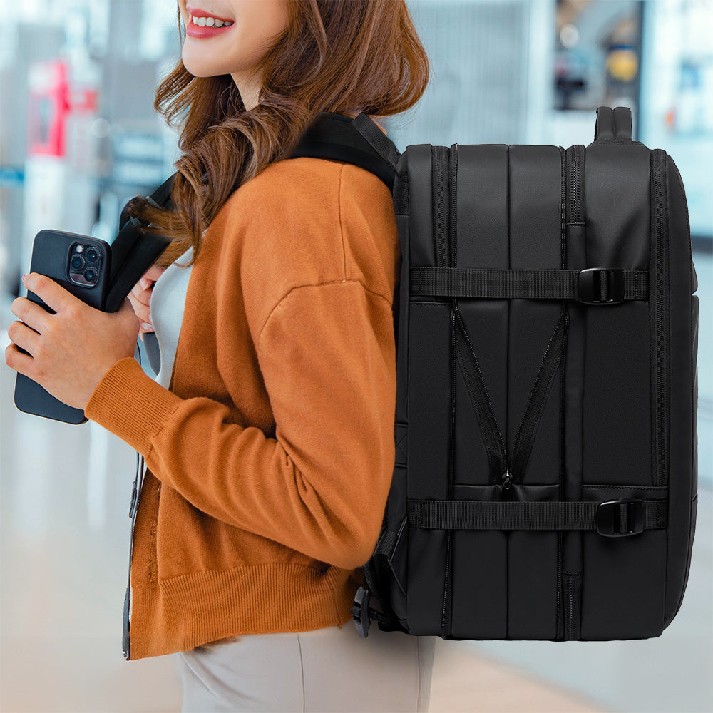 Mochila Expandible de 22 a 35 L para Laptop de 18 Pulgadas — producto en contexto