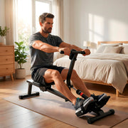 Hombre entrenando con remadora Neurolux en casa