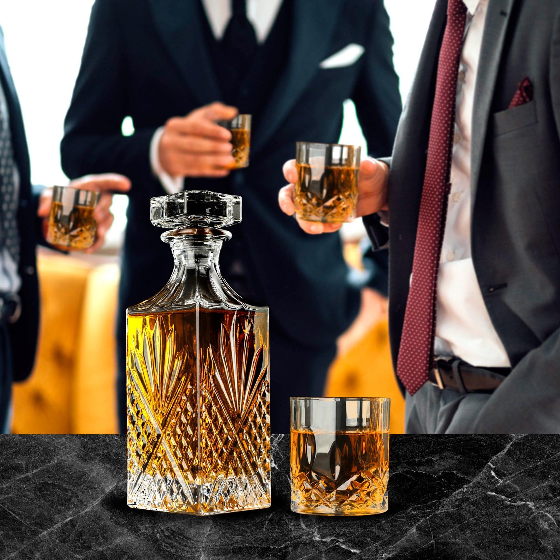 Vasos de Vidrio para Whisky (4 Pz) con Decantador de Cristal (860 ml) - Redlemon